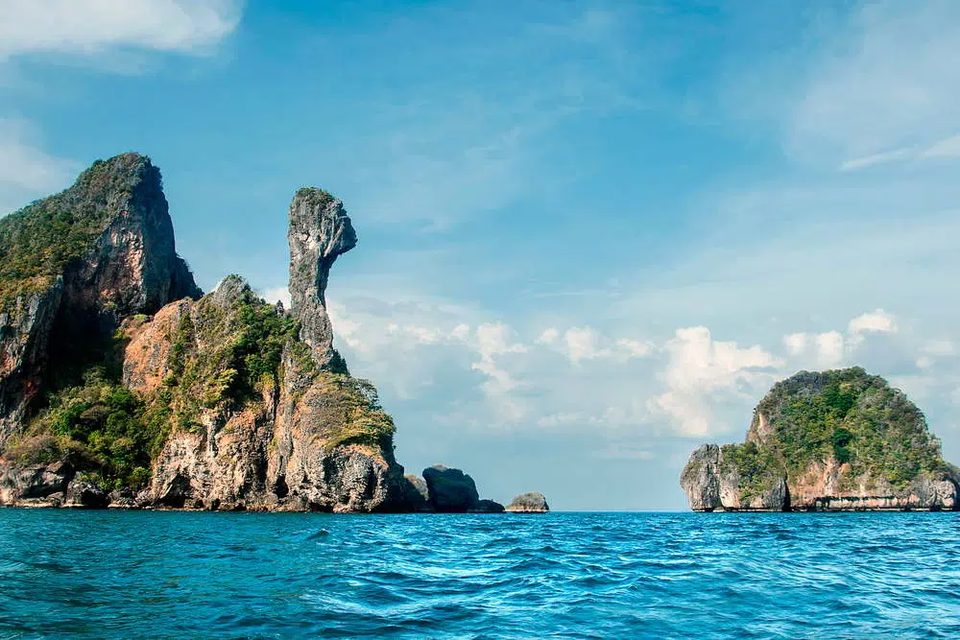 Private Speedboat Phi Phi + Krabi (Chicken + Poda) (One Day Trip)