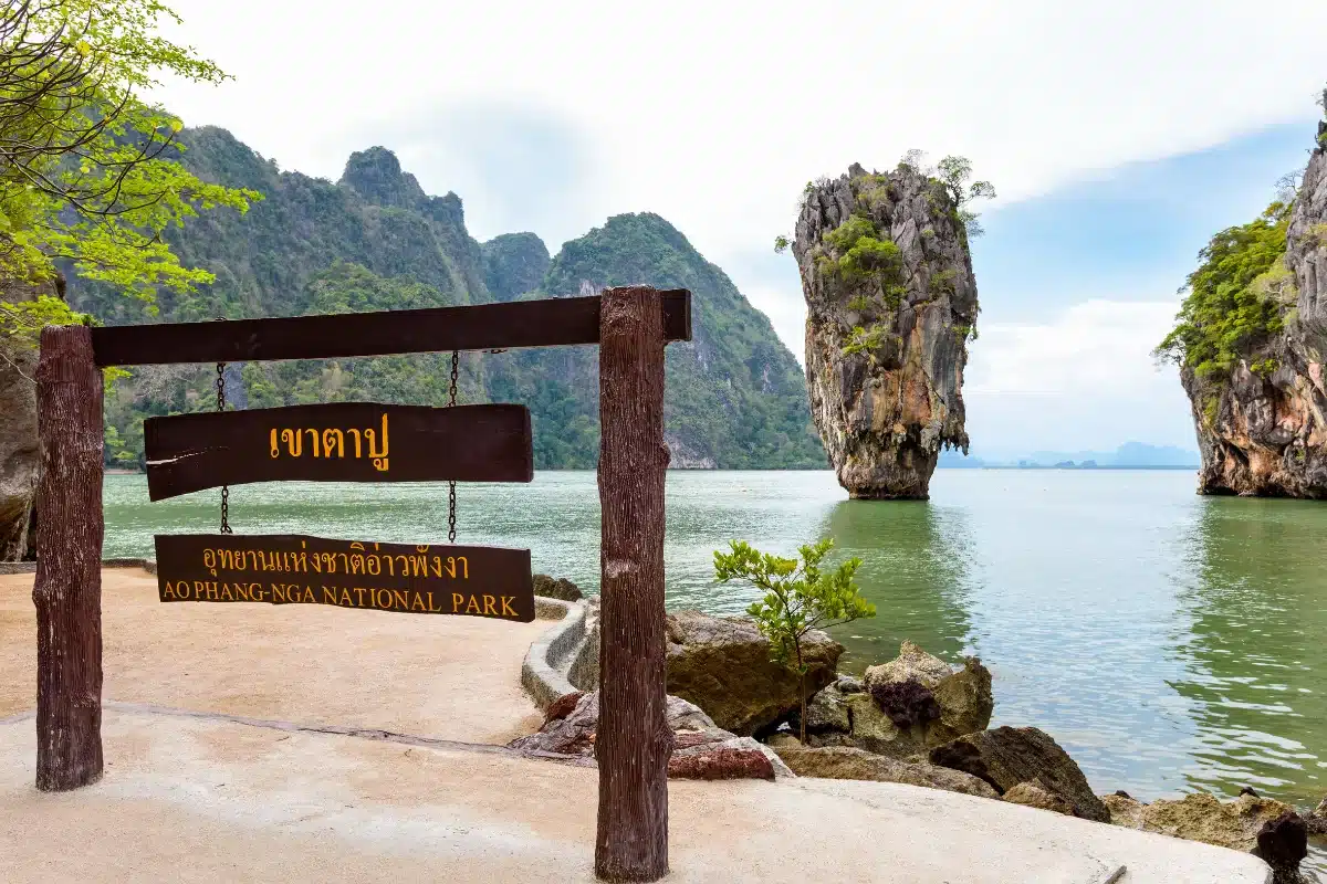 Joined Tour Phi Phi – James Bond (One Day Trip)