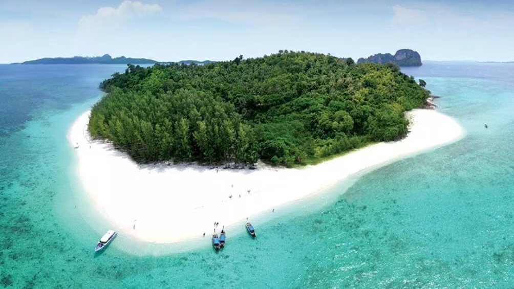 Private Power Catamaran Phi Phi – Bamboo One Day Trip