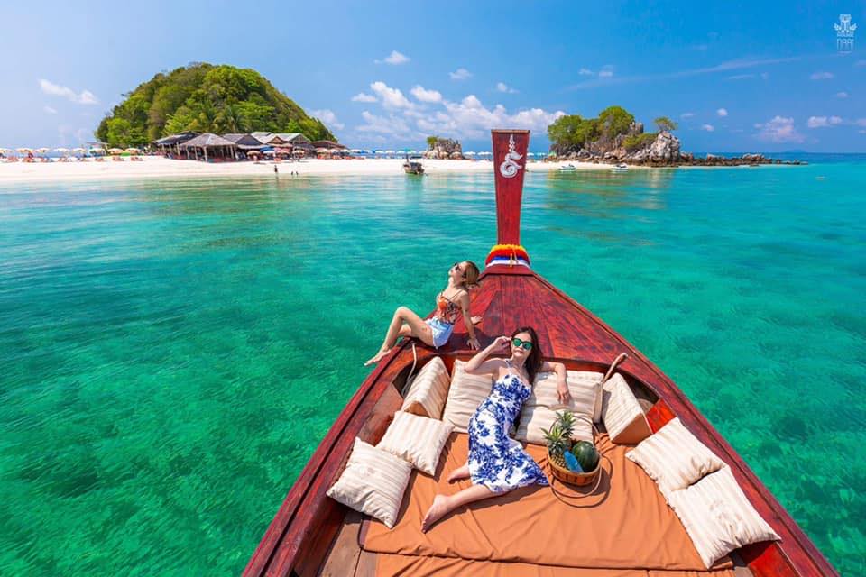 Premium Long tail Boat trip to 3 different Islands (Koh Hong Krabi)